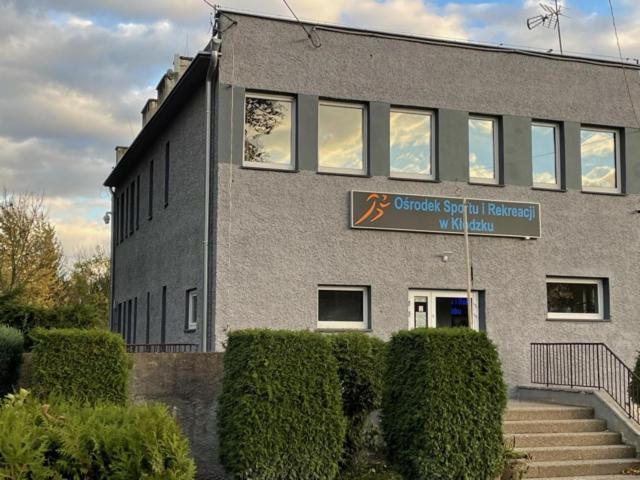 Dom Wycieczkowy "Na Stadionie" Hotel Klodzko Ngoại thất bức ảnh